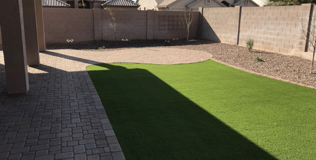 Small Quaint Backyard Wit Artificial Grass